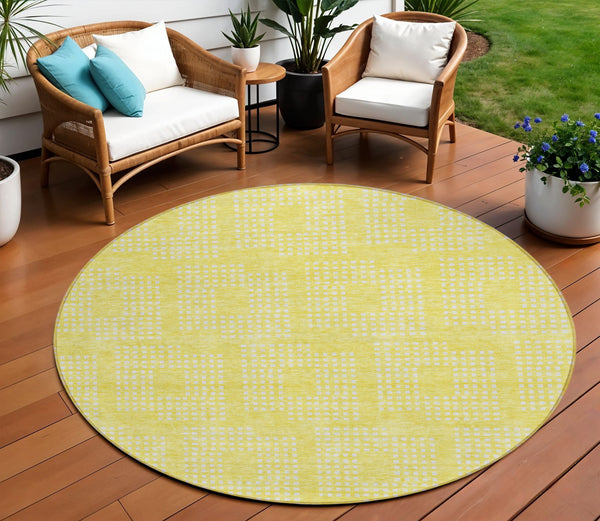 Homeroots 3' Artichoke Green Geometric Washable Indoor Outdoor Area Rug For Stylish Living Spaces & Patios 8' Round Polyester 592595
