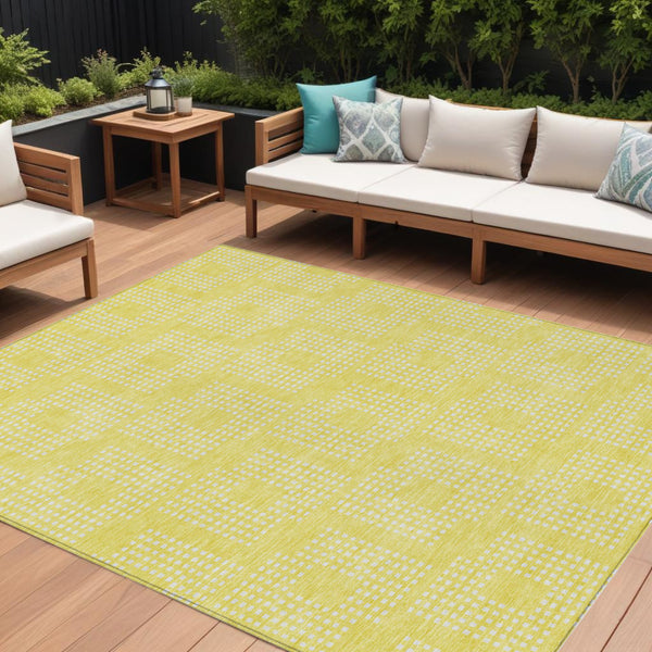 Homeroots 3' Artichoke Green Geometric Washable Indoor Outdoor Area Rug For Stylish Living Spaces & Patios 8' X 10' Polyester 592596