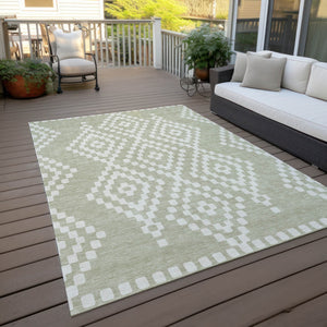 Homeroots 3' Artichoke Green Geometric Washable Indoor Outdoor Area Rug For Stylish Living Spaces & Patios 3' X 5' Polyester 592599