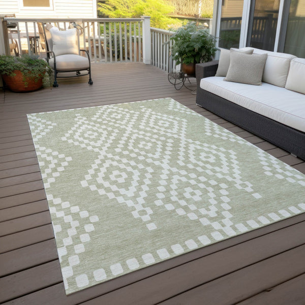 Homeroots 3' Artichoke Green Geometric Washable Indoor Outdoor Area Rug For Stylish Living Spaces & Patios 5' X 8' Polyester 592600