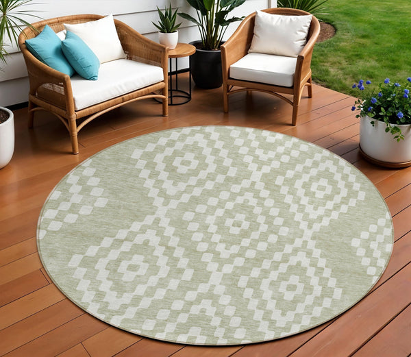 Homeroots 3' Artichoke Green Geometric Washable Indoor Outdoor Area Rug For Stylish Living Spaces & Patios 8' Round Polyester 592601