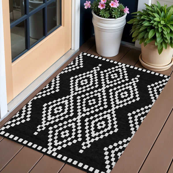 Homeroots 3' Artichoke Green Geometric Washable Indoor Outdoor Area Rug For Stylish Living Spaces & Patios 3' X 5' Polyester 592611