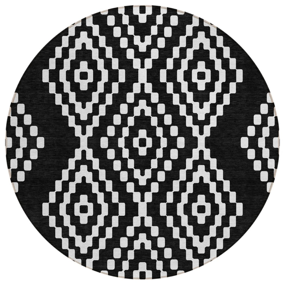 HomeRoots 5' Stylish Black and Ivory Geometric Area Rug - Durable, Washable Design for Indoor and Outdoor Use 8' Round 592613