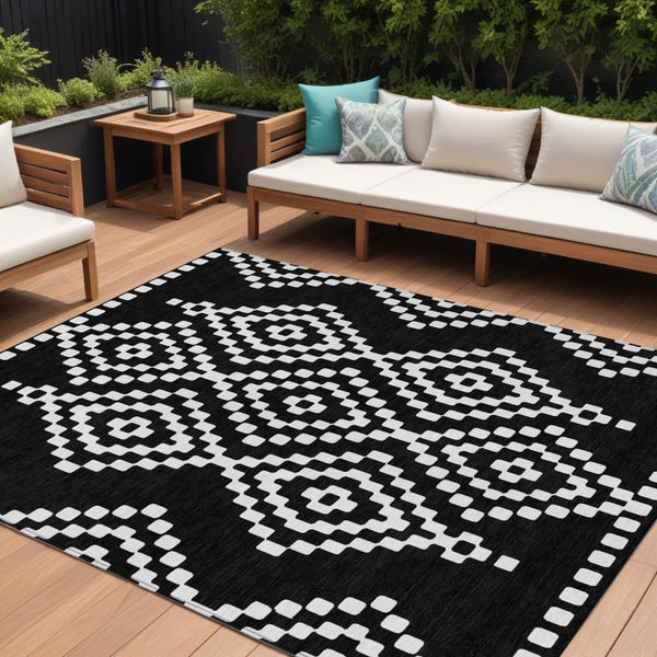 Homeroots 3' Artichoke Green Geometric Washable Indoor Outdoor Area Rug For Stylish Living Spaces & Patios 8' X 10' Polyester 592614