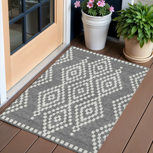 Homeroots 3' Artichoke Green Geometric Washable Indoor Outdoor Area Rug For Stylish Living Spaces & Patios 3' X 5' Polyester 592623
