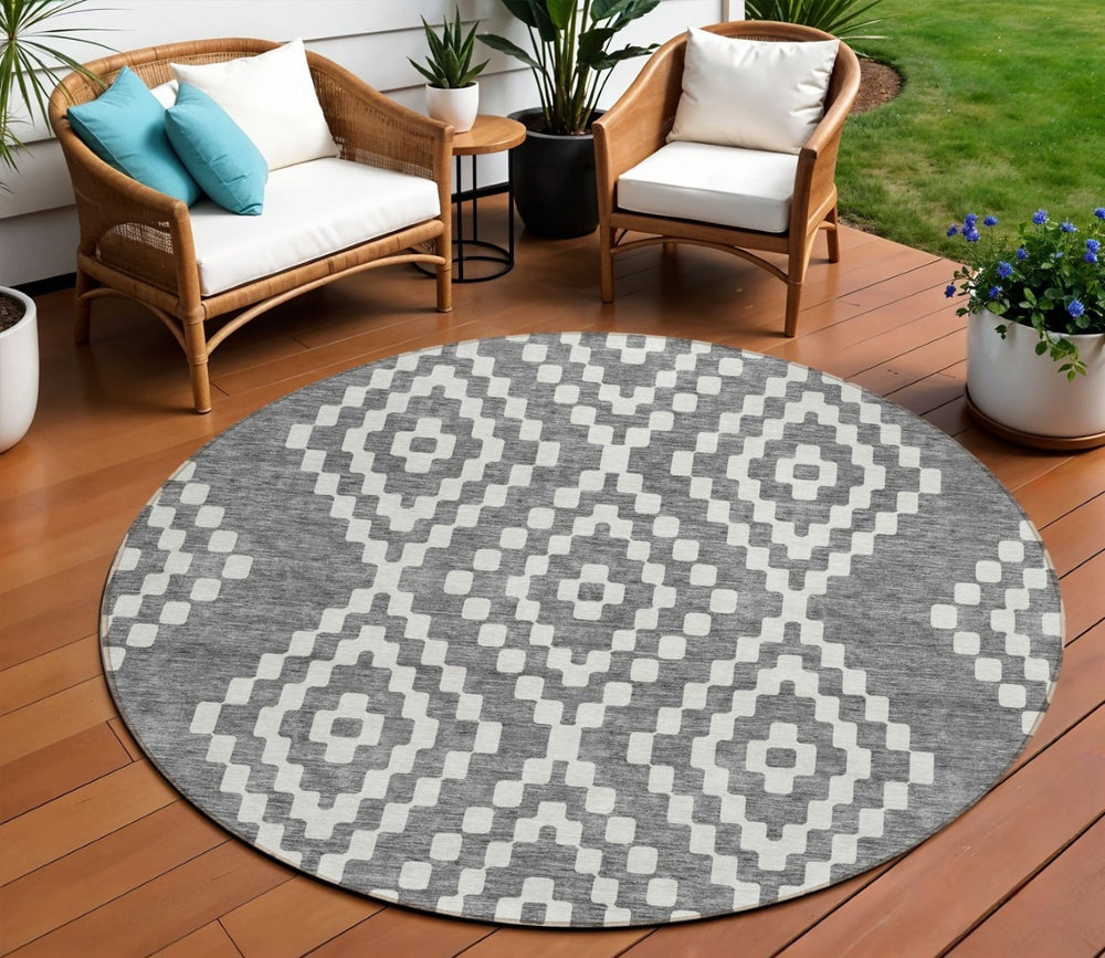 HomeRoots 5' Stylish Gray and Ivory Geometric Area Rug - Washable, Durable, Indoor-Outdoor Versatility for Home 8' Round 592625