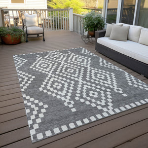 Homeroots 3' Artichoke Green Geometric Washable Indoor Outdoor Area Rug For Stylish Living Spaces & Patios 10' X 14' Polyester 592628
