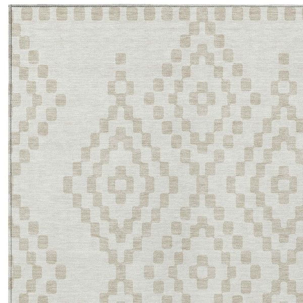 Homeroots 3' Artichoke Green Geometric Washable Indoor Outdoor Area Rug For Stylish Living Spaces & Patios 8' X 10' Polyester 592632
