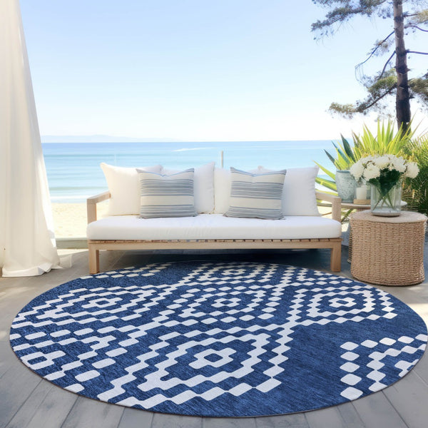 Homeroots 3' Artichoke Green Geometric Washable Indoor Outdoor Area Rug For Stylish Living Spaces & Patios 8' Round Polyester 592637