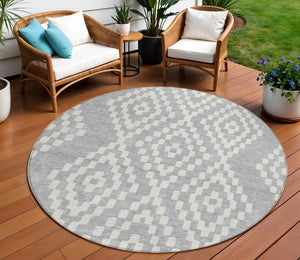 Homeroots 3' Artichoke Green Geometric Washable Indoor Outdoor Area Rug For Stylish Living Spaces & Patios 8' Round Polyester 592661