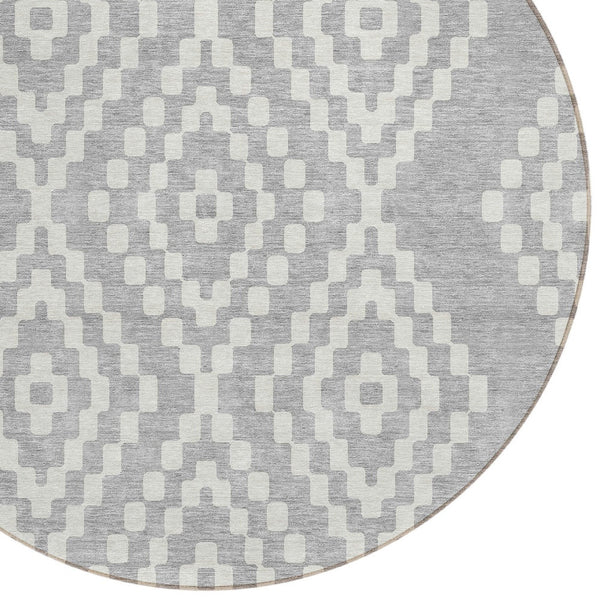 Homeroots 3' Artichoke Green Geometric Washable Indoor Outdoor Area Rug For Stylish Living Spaces & Patios 8' Round Polyester 592661