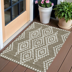 Homeroots 3' Artichoke Green Geometric Washable Indoor Outdoor Area Rug For Stylish Living Spaces & Patios 3' X 5' Polyester 592671