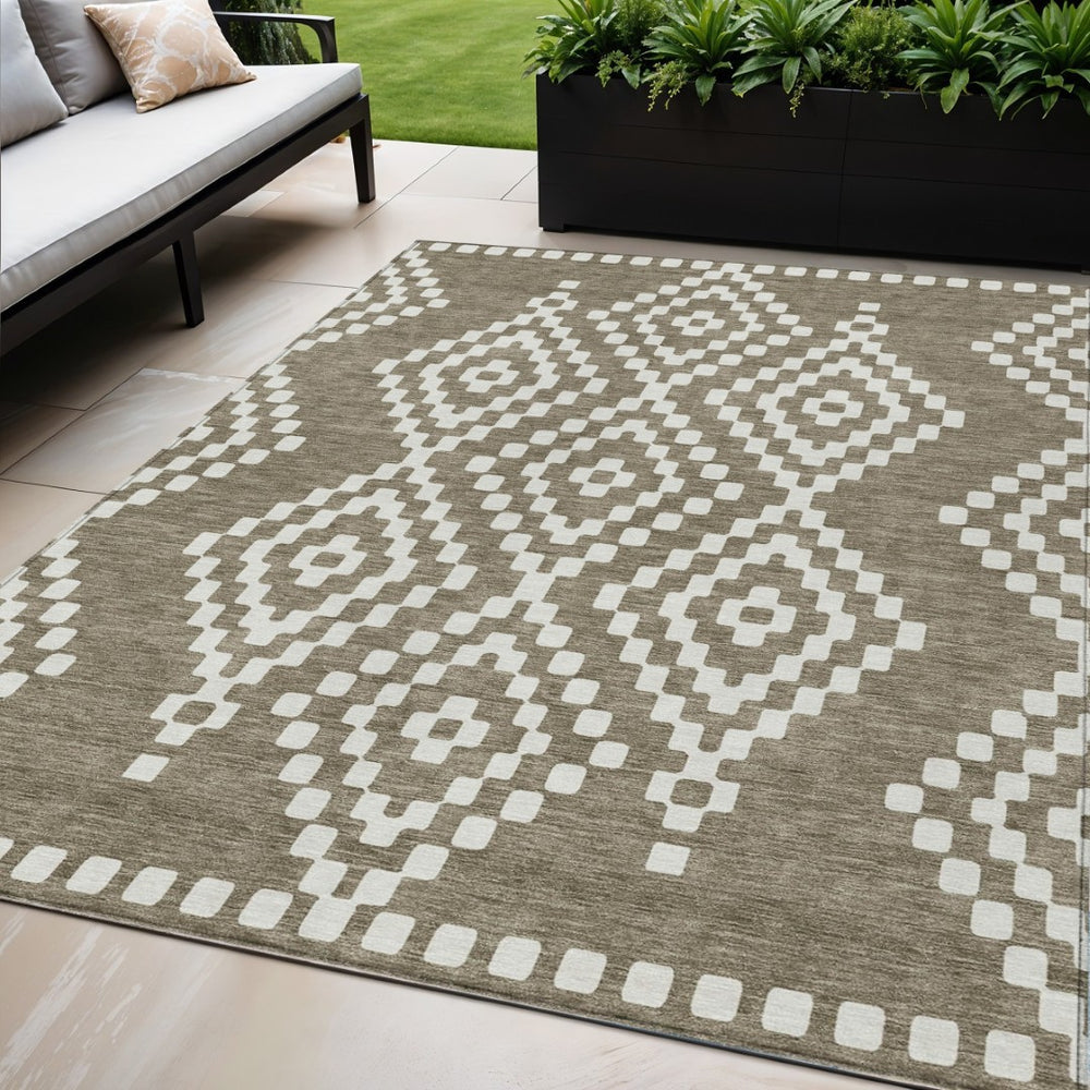 HomeRoots 5' Taupe and Ivory Geometric Area Rug – Durable, Washable Design for Indoor and Outdoor Elegance 5' X 8' 592672
