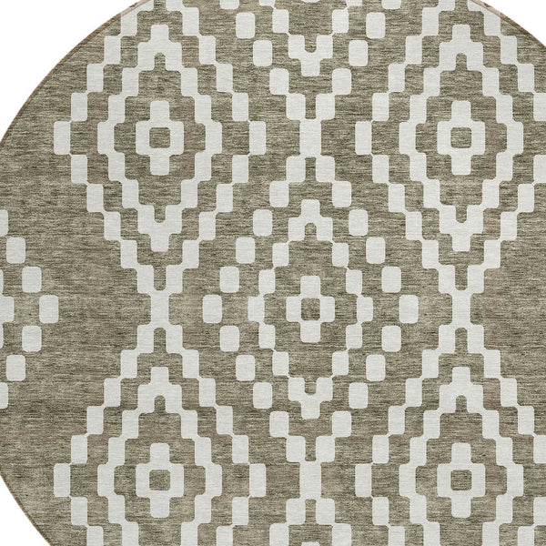 Homeroots 3' Artichoke Green Geometric Washable Indoor Outdoor Area Rug For Stylish Living Spaces & Patios 8' Round Polyester 592673