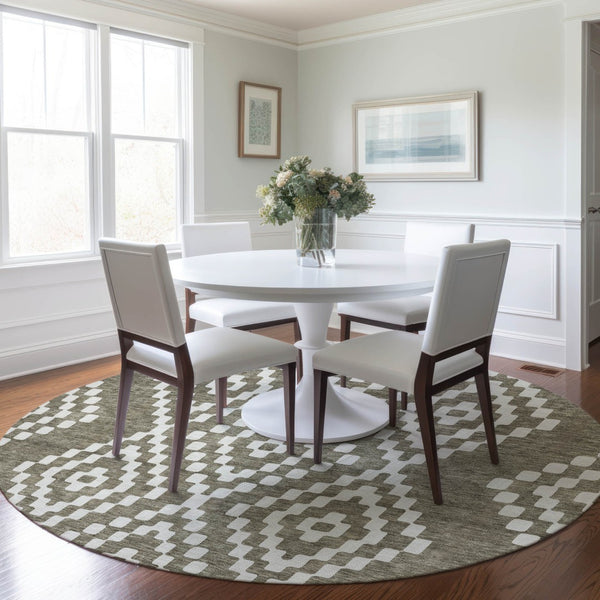 Homeroots 3' Artichoke Green Geometric Washable Indoor Outdoor Area Rug For Stylish Living Spaces & Patios 8' Round Polyester 592673