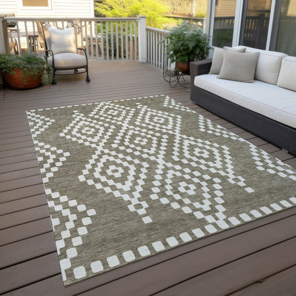 Homeroots 3' Artichoke Green Geometric Washable Indoor Outdoor Area Rug For Stylish Living Spaces & Patios 10' X 14' Polyester 592676