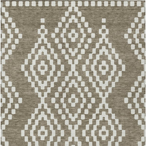 Homeroots 3' Artichoke Green Geometric Washable Indoor Outdoor Area Rug For Stylish Living Spaces & Patios 10' X 14' Polyester 592676