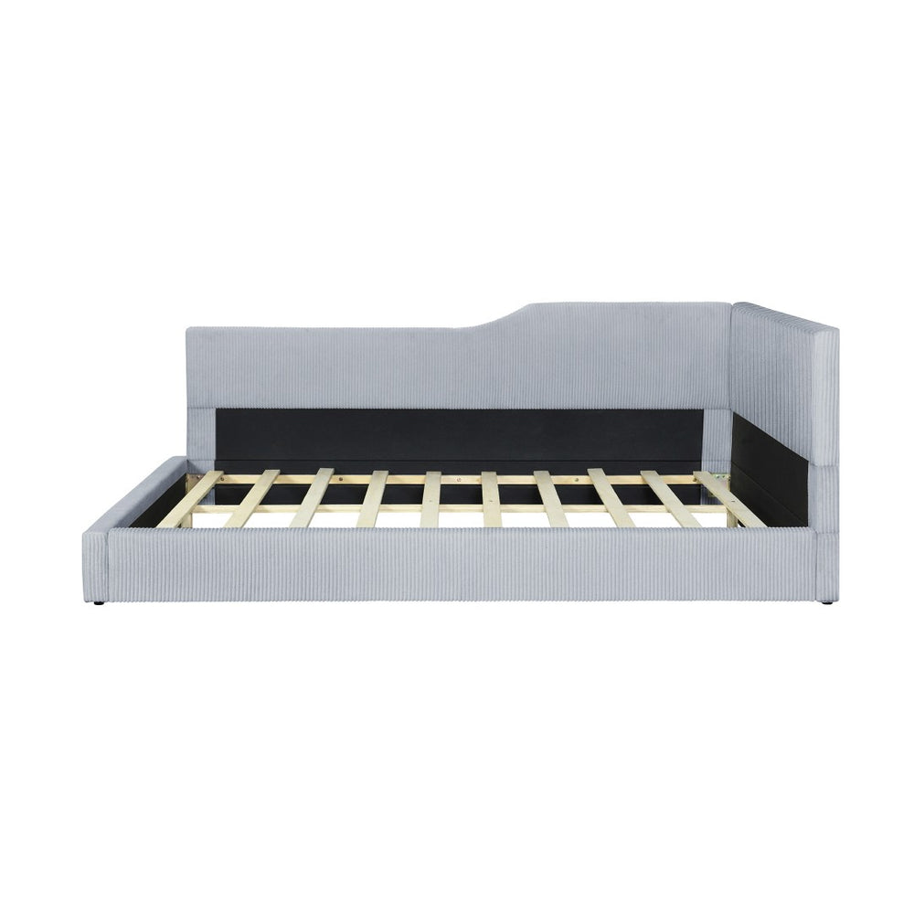 HomeRoots Gray Tufted Upholstered Full Day Bed - Stylish Multi-Functional Platform Frame for Cozy Spaces 592824