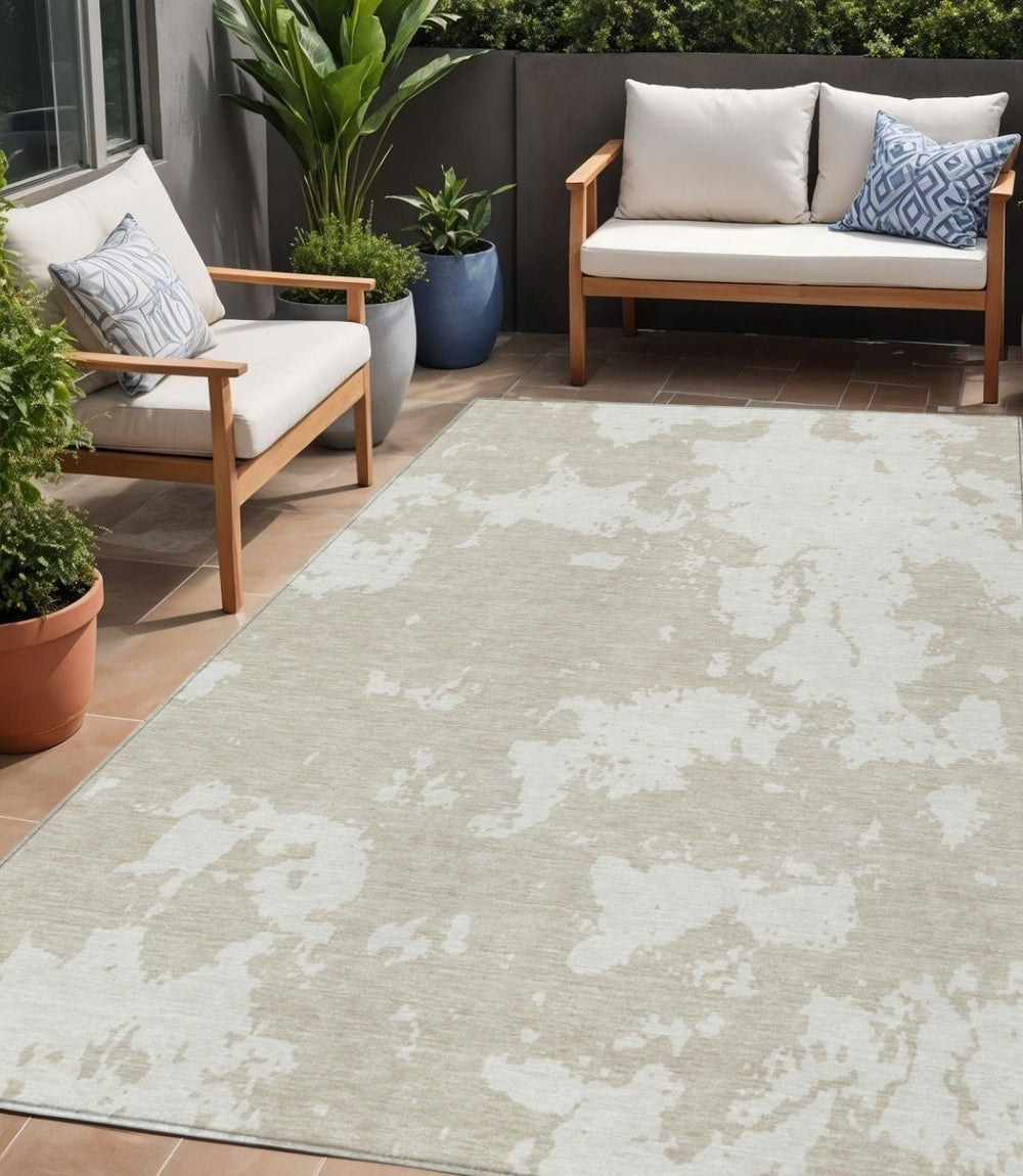 HomeRoots 5' Stylish Beige and Ivory Abstract Area Rug - Durable, Washable, Perfect for Indoor or Outdoor Spaces 5' X 8' 593319