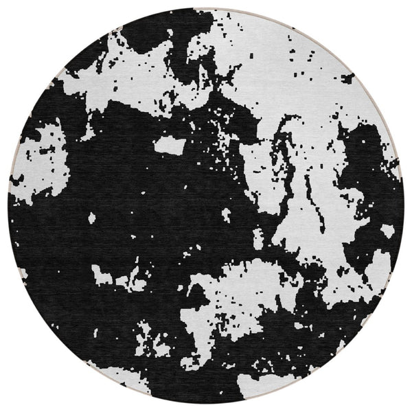 HomeRoots 5' Black and Ivory Abstract Area Rug - Stylish, Washable Indoor/Outdoor Design for High-Traffic Areas 8' Round 593326