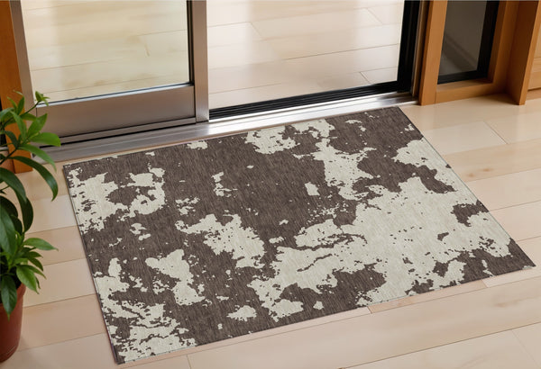 Homeroots 3' Artichoke Green Abstract Washable Indoor Outdoor Area Rug - Stylish, Durable, And Easy To Clean 3' X 5' Polyester 593330