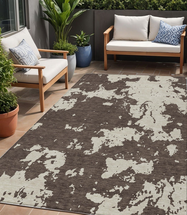 Homeroots 3' Artichoke Green Abstract Washable Indoor Outdoor Area Rug - Stylish, Durable, And Easy To Clean 5' X 8' Polyester 593331