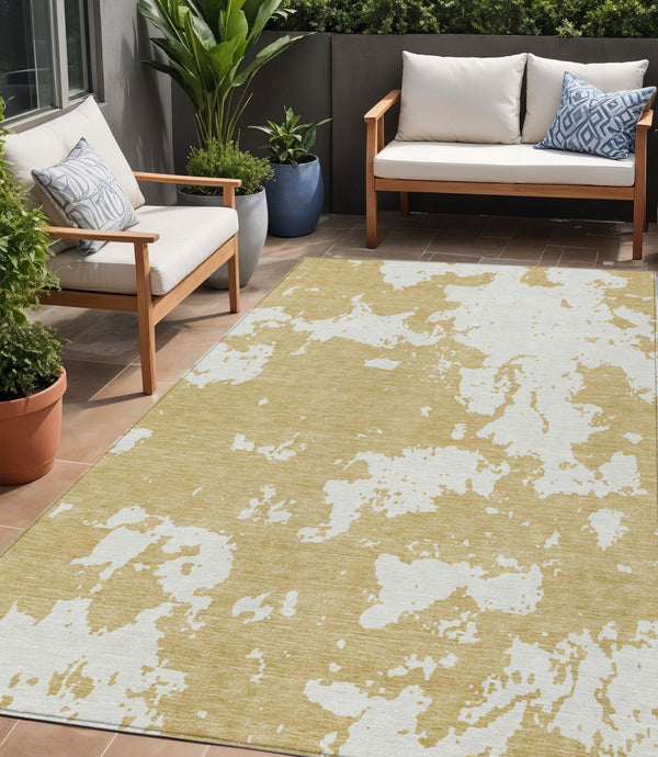 Homeroots 3' Artichoke Green Abstract Washable Indoor Outdoor Area Rug - Stylish, Durable, And Easy To Clean 5' X 8' Polyester 593343