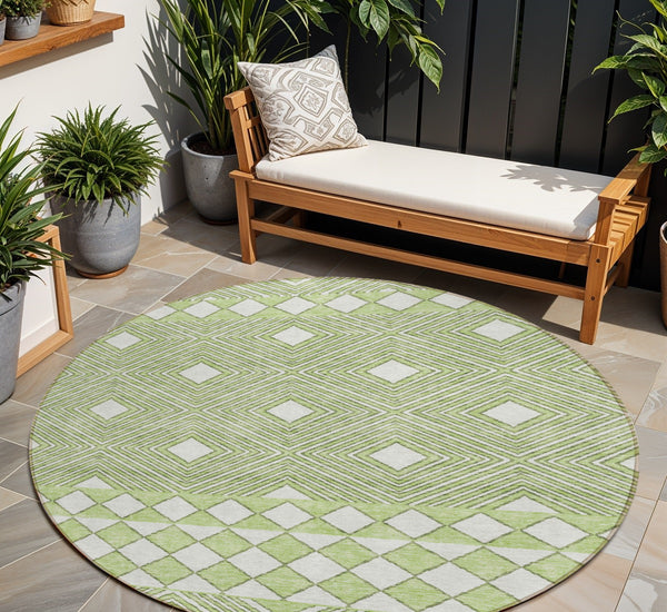 Homeroots 3' Artichoke Green Geometric Indoor Outdoor Area Rug - Durable, Washable, Stylish For Any Space 8' Round Polyester 593404