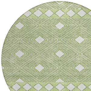 Homeroots 3' Artichoke Green Geometric Indoor Outdoor Area Rug - Durable, Washable, Stylish For Any Space 8' Round Polyester 593404