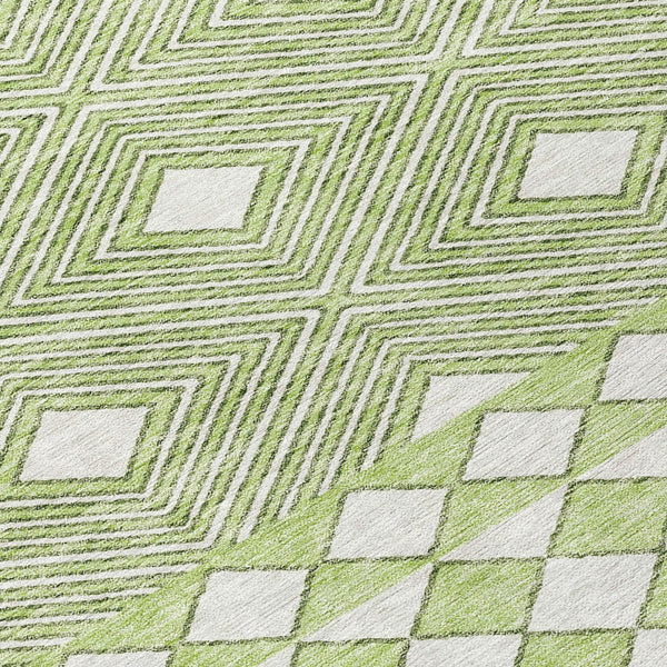 Homeroots 3' Artichoke Green Geometric Indoor Outdoor Area Rug - Durable, Washable, Stylish For Any Space 8' Round Polyester 593404