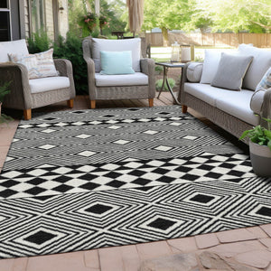 Homeroots 3' Artichoke Green Geometric Indoor Outdoor Area Rug - Durable, Washable, Stylish For Any Space 3' X 5' Polyester 593408