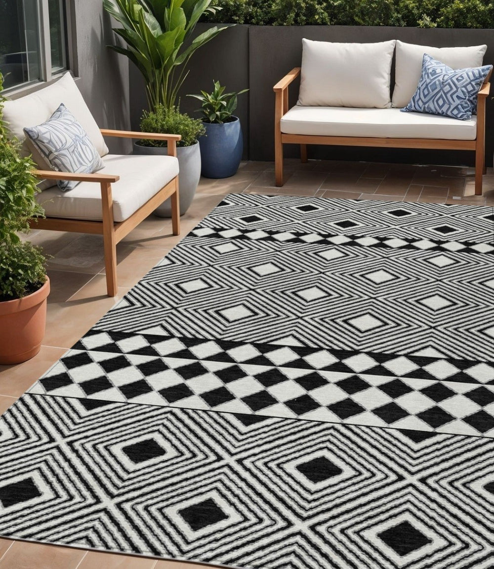 HomeRoots 5' Black and Ivory Geometric Indoor-Outdoor Area Rug – Stylish, Washable, and Durable for High Traffic Areas 5' X 8' 593409