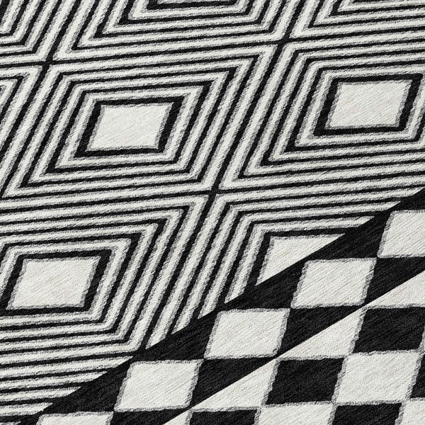 Homeroots 3' Artichoke Green Geometric Indoor Outdoor Area Rug - Durable, Washable, Stylish For Any Space 8' Round Polyester 593410