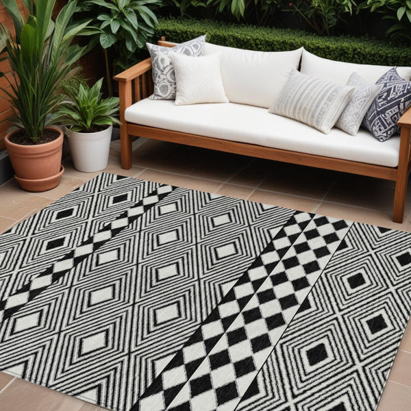 Homeroots 3' Artichoke Green Geometric Indoor Outdoor Area Rug - Durable, Washable, Stylish For Any Space 9' X 12' Polyester 593412