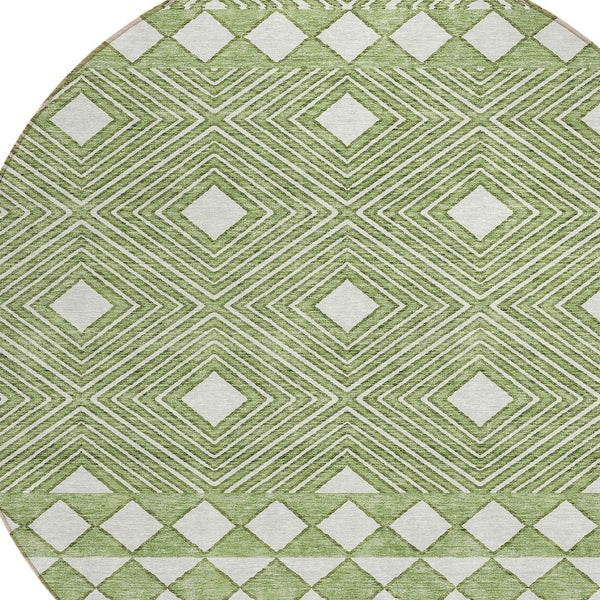 Homeroots 3' Artichoke Green Geometric Indoor Outdoor Area Rug - Durable, Washable, Stylish For Any Space 8' Round Polyester 593422