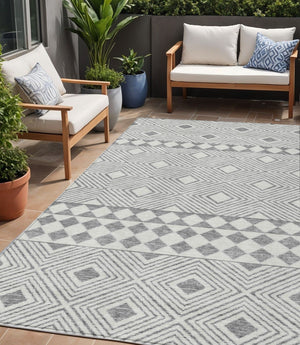 Homeroots 3' Artichoke Green Geometric Indoor Outdoor Area Rug - Durable, Washable, Stylish For Any Space 5' X 8' Polyester 593433