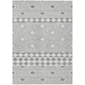 HomeRoots 5' Gray and Ivory Geometric Area Rug - Washable, Durable, Stylish for Indoor and Outdoor Spaces 5' X 8' 593433