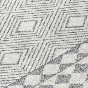 Homeroots 3' Artichoke Green Geometric Indoor Outdoor Area Rug - Durable, Washable, Stylish For Any Space 8' Round Polyester 593434