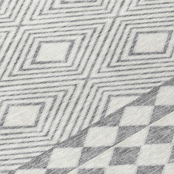 Homeroots 3' Artichoke Green Geometric Indoor Outdoor Area Rug - Durable, Washable, Stylish For Any Space 8' Round Polyester 593434