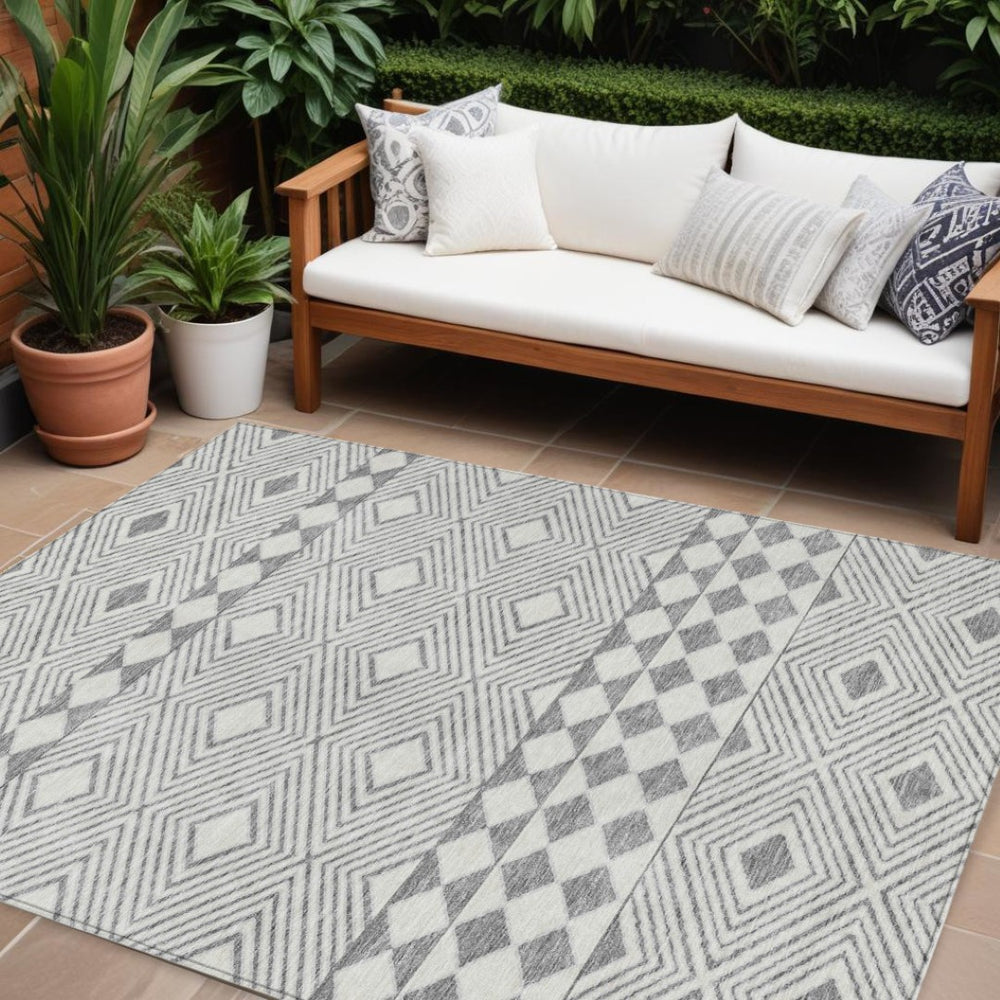 HomeRoots 5' Gray and Ivory Geometric Area Rug - Washable, Durable, Stylish for Indoor and Outdoor Spaces 8' X 10' 593435