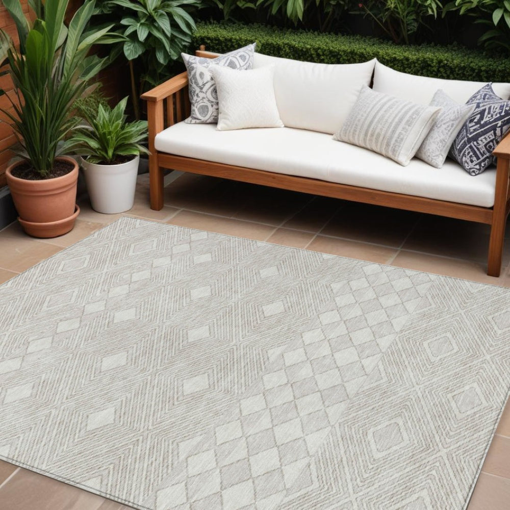 HomeRoots 9' Stylish Ivory and Gray Geometric Area Rug – Washable, Stain-Resistant for Indoor and Outdoor Use 9' X 12' 593442