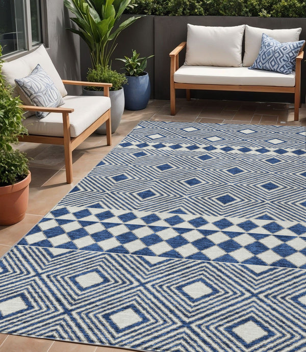 Homeroots 3' Artichoke Green Geometric Indoor Outdoor Area Rug - Durable, Washable, Stylish For Any Space 5' X 8' Polyester 593445