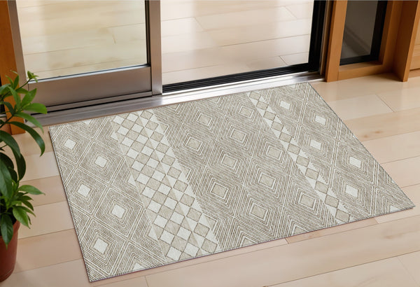 Homeroots 3' Artichoke Green Geometric Indoor Outdoor Area Rug - Durable, Washable, Stylish For Any Space 3' X 5' Polyester 593462