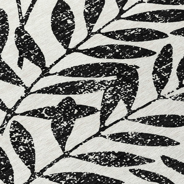 Homeroots 3' Artichoke Green And Ivory Floral Washable Area Rug For Indoor And Outdoor Spaces, Durable Design 8' Round Polyester 593476