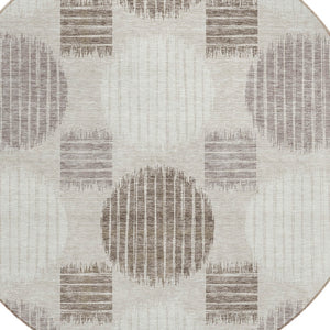 Homeroots 3' Stylish Beige Brown And Ivory Geometric Area Rug – Perfect For Indoor Or Outdoor Spaces! 8' Round Polyester 593560