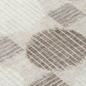 Homeroots 3' Stylish Beige Brown And Ivory Geometric Area Rug – Perfect For Indoor Or Outdoor Spaces! 8' Round Polyester 593560