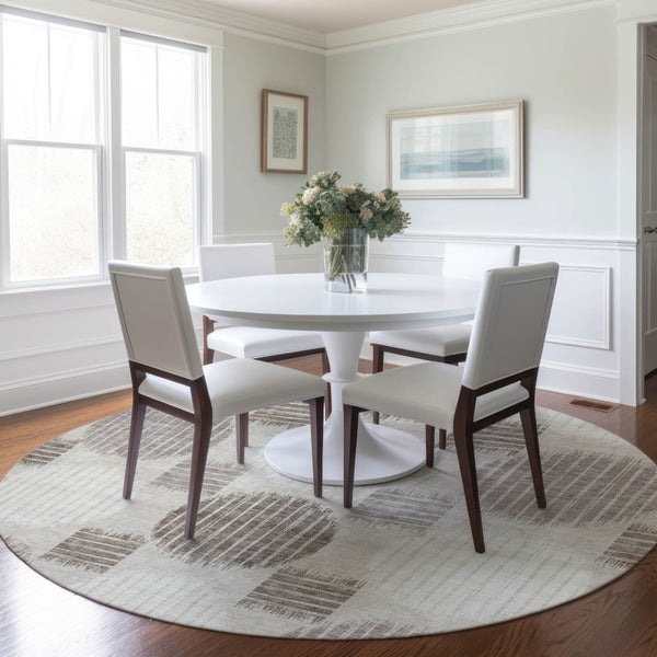 Homeroots 3' Stylish Beige Brown And Ivory Geometric Area Rug – Perfect For Indoor Or Outdoor Spaces! 8' Round Polyester 593560