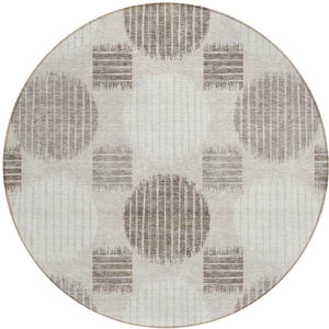 Homeroots 3' Stylish Beige Brown And Ivory Geometric Area Rug – Perfect For Indoor Or Outdoor Spaces! 8' Round Polyester 593560