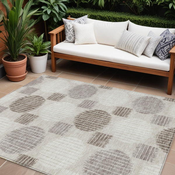 Homeroots 3' Stylish Beige Brown And Ivory Geometric Area Rug – Perfect For Indoor Or Outdoor Spaces! 9' X 12' Polyester 593562