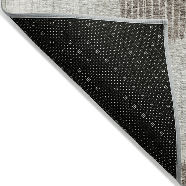 Homeroots 3' Stylish Beige Brown And Ivory Geometric Area Rug – Perfect For Indoor Or Outdoor Spaces! 9' X 12' Polyester 593562